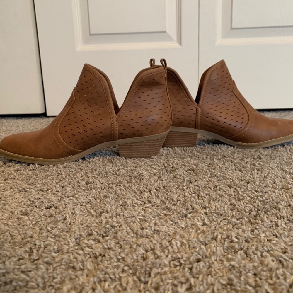 Brown report booties